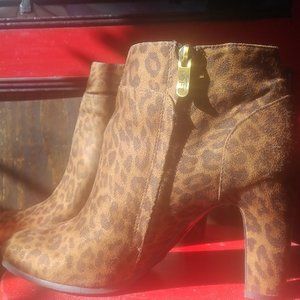 Womens size 9M Loft animal print ankle boots